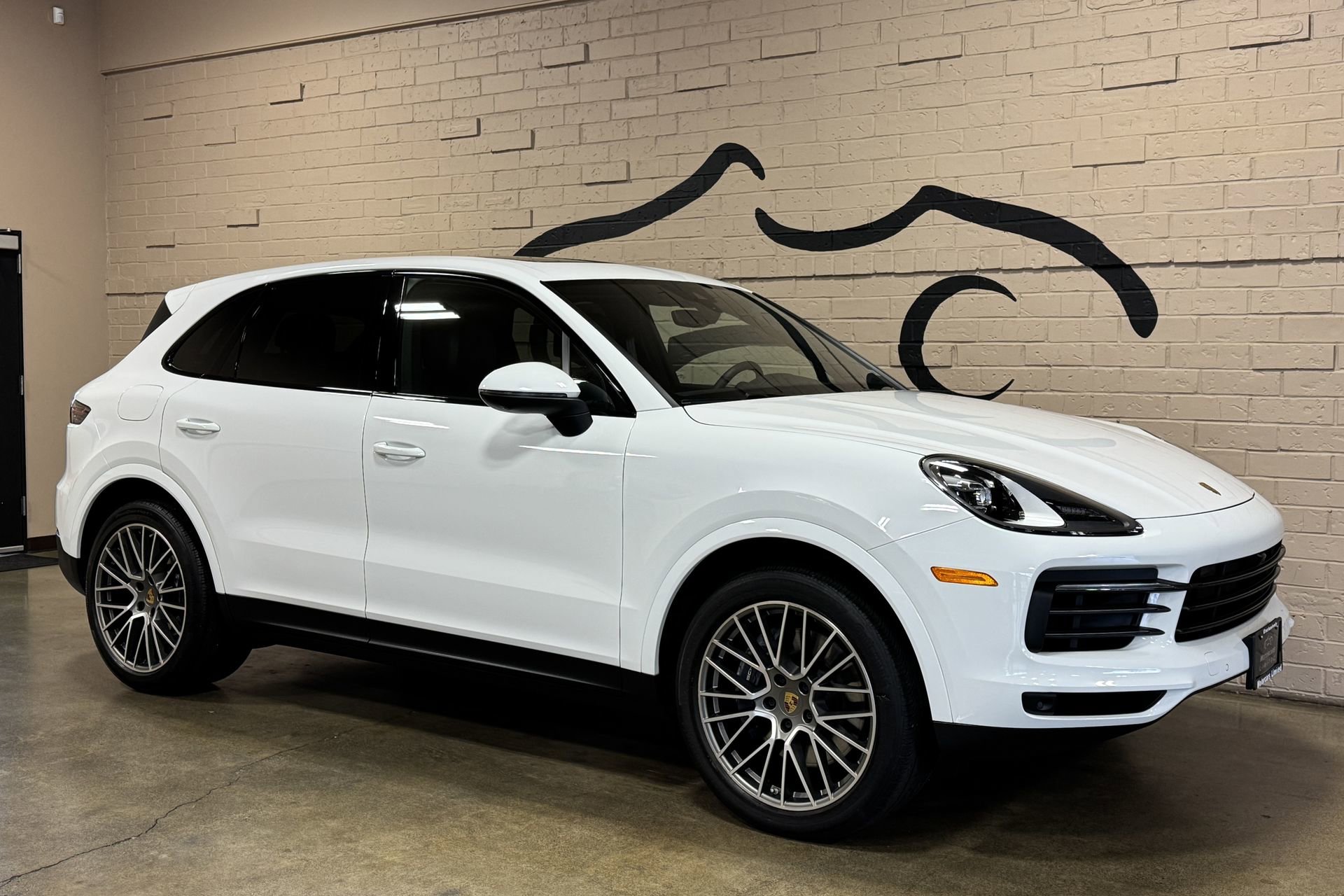 Used 2023 Porsche Cayenne Platinum Edition AWD/4WD image 2