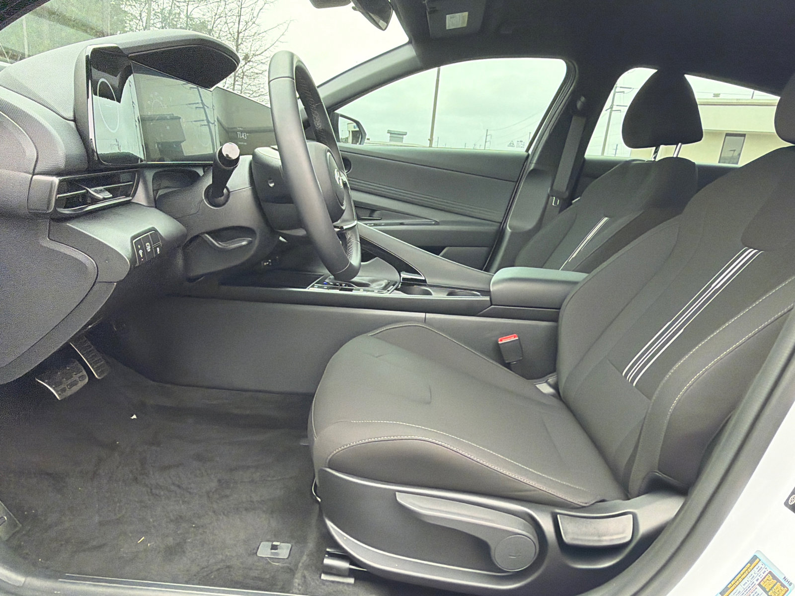 Certified 2025 Hyundai Elantra SEL FWD image 9