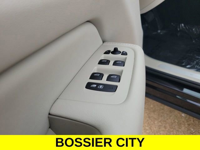 Used 2023 Volvo XC60 B5 Ultimate w/ Protection Package Premier FWD image 24
