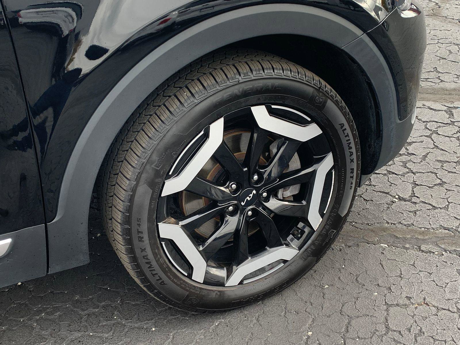 Used 2023 Kia Telluride S image 9