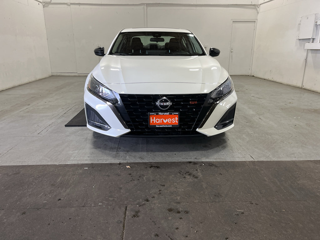 Used 2023 Nissan Altima 2.5 SR w/ SR Premium Package AWD/4WD image 2