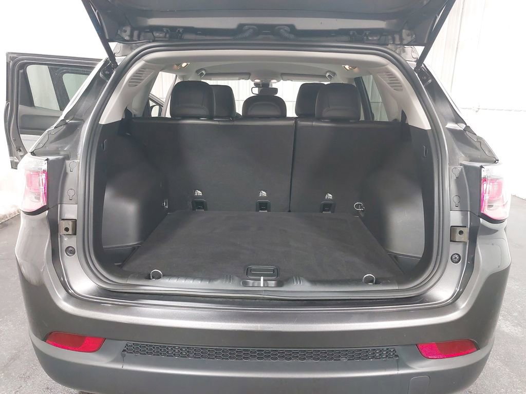 Used 2022 Jeep Compass Latitude image 12