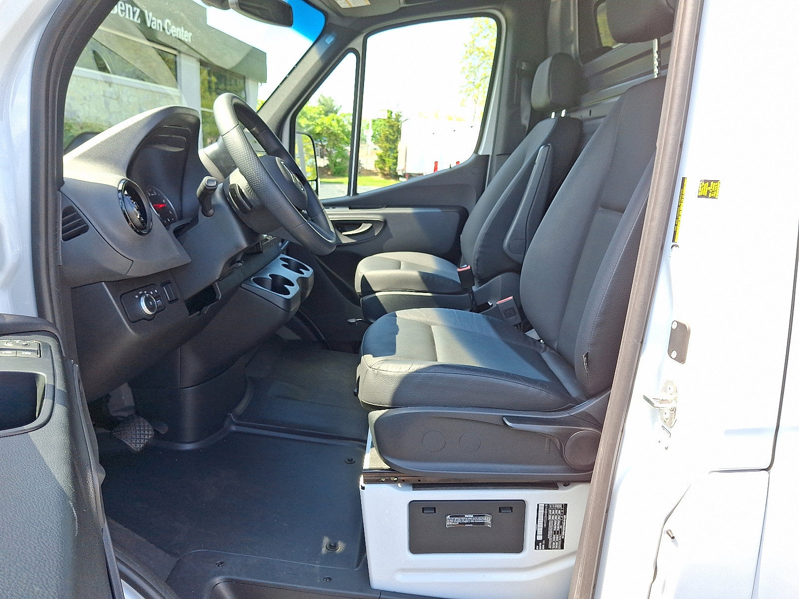 Used 2025 Mercedes-Benz Sprinter 2500 image 14