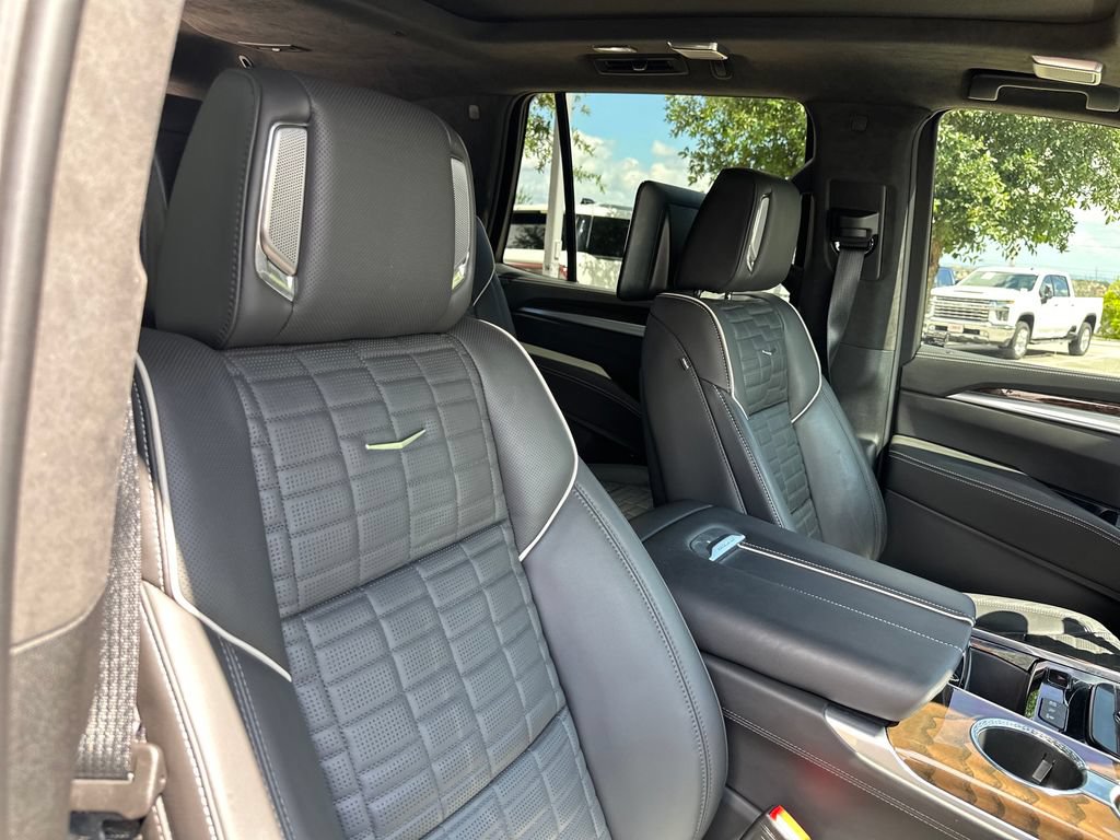 Used 2025 Cadillac Escalade Sport Platinum w/ LPO, ONYX Package RWD image 37