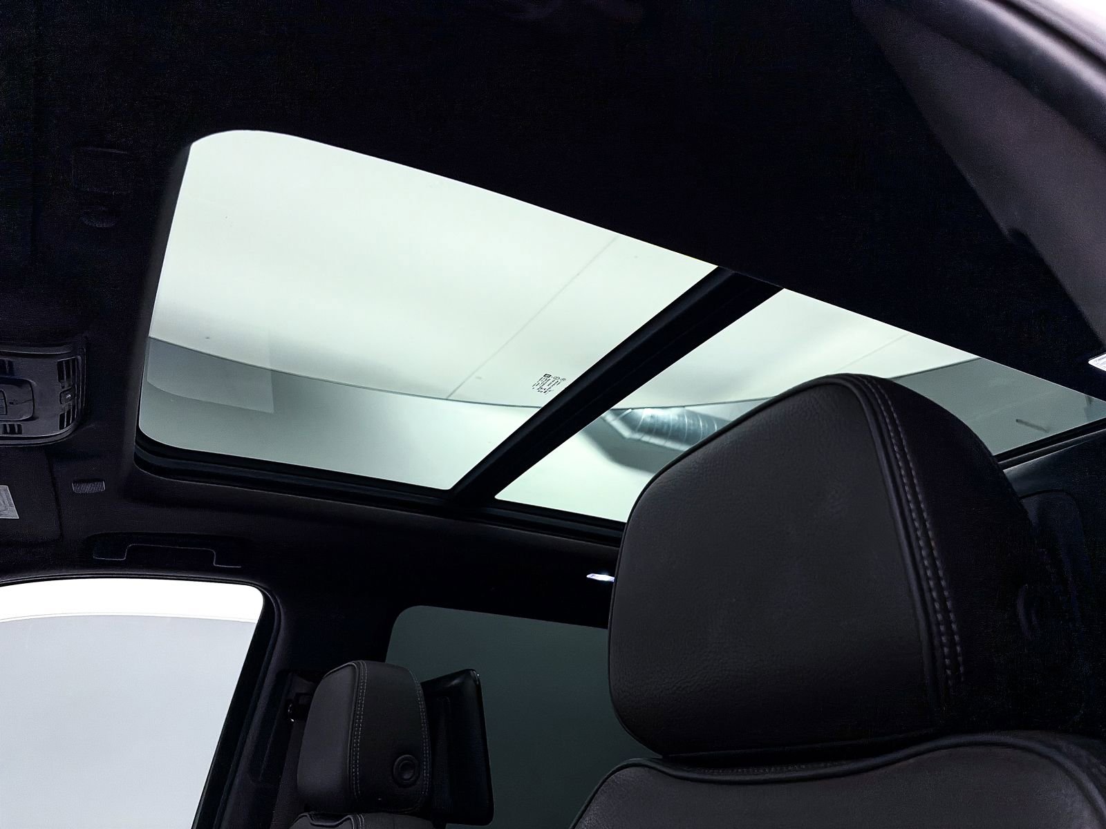 Used 2021 GMC Yukon XL Denali w/ Denali Premium Package image 2