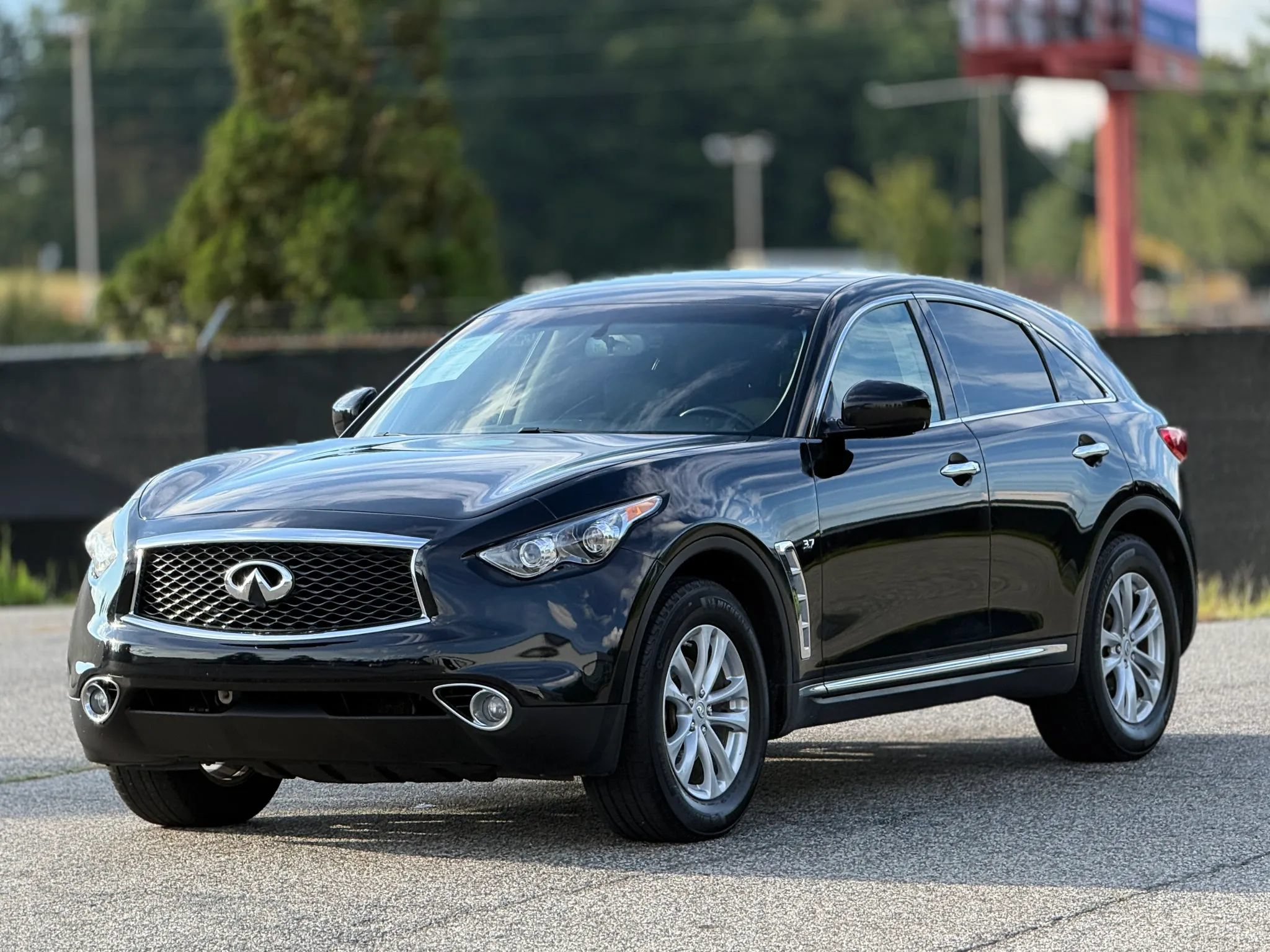 Used 2017 INFINITI QX70 AWD image 6