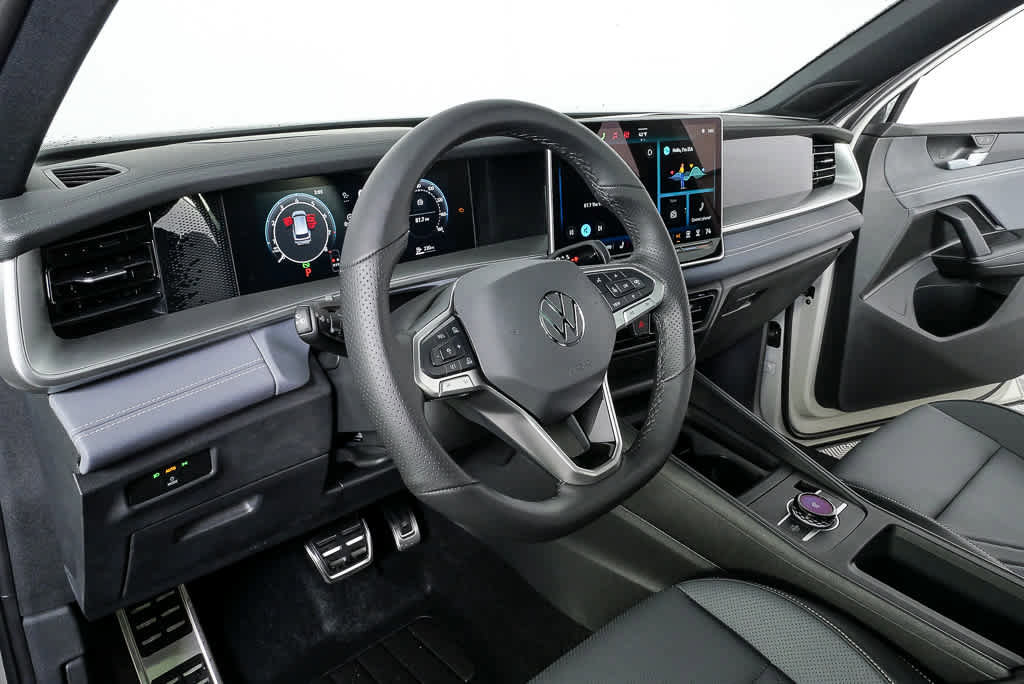 New 2026 Volkswagen Tiguan SE R-Line FWD image 4