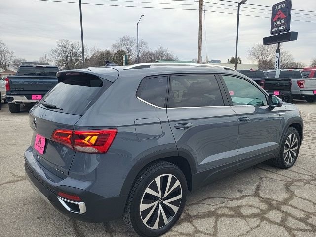 Used 2023 Volkswagen Taos SE w/ Panoramic Sunroof Package image 7