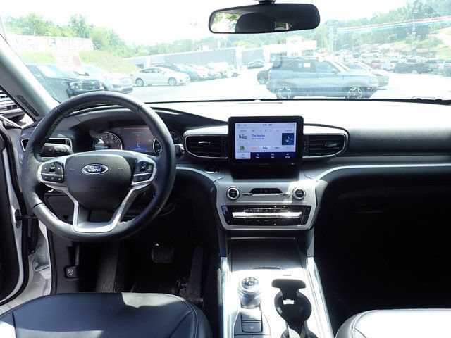 Used 2023 Ford Explorer XLT w/ Equipment Group 202A AWD/4WD image 13