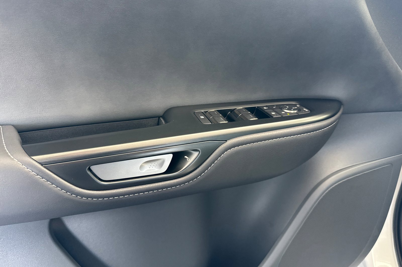 Used 2024 Lexus RZ 300e Premium image 15