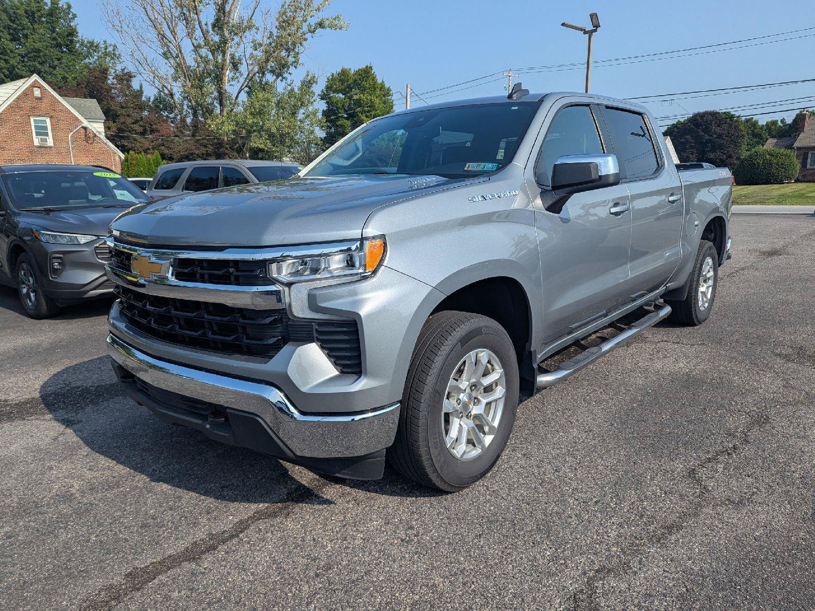 Used 2025 Chevrolet Silverado 1500 LT AWD/4WD image 3