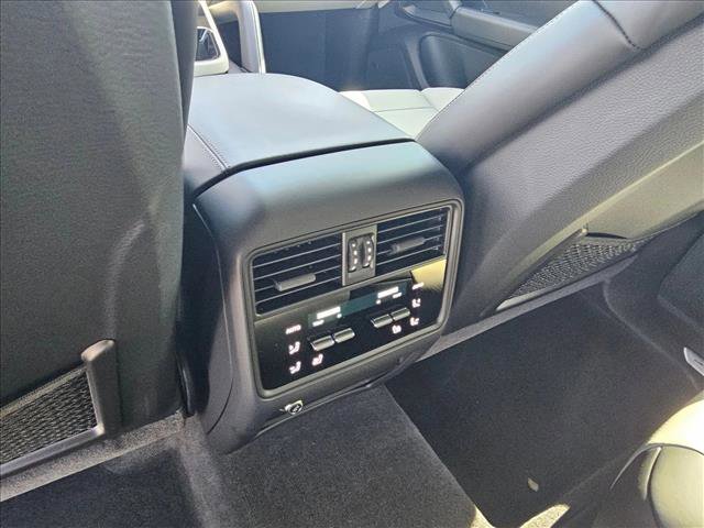 Used 2024 Porsche Cayenne Coupe image 18