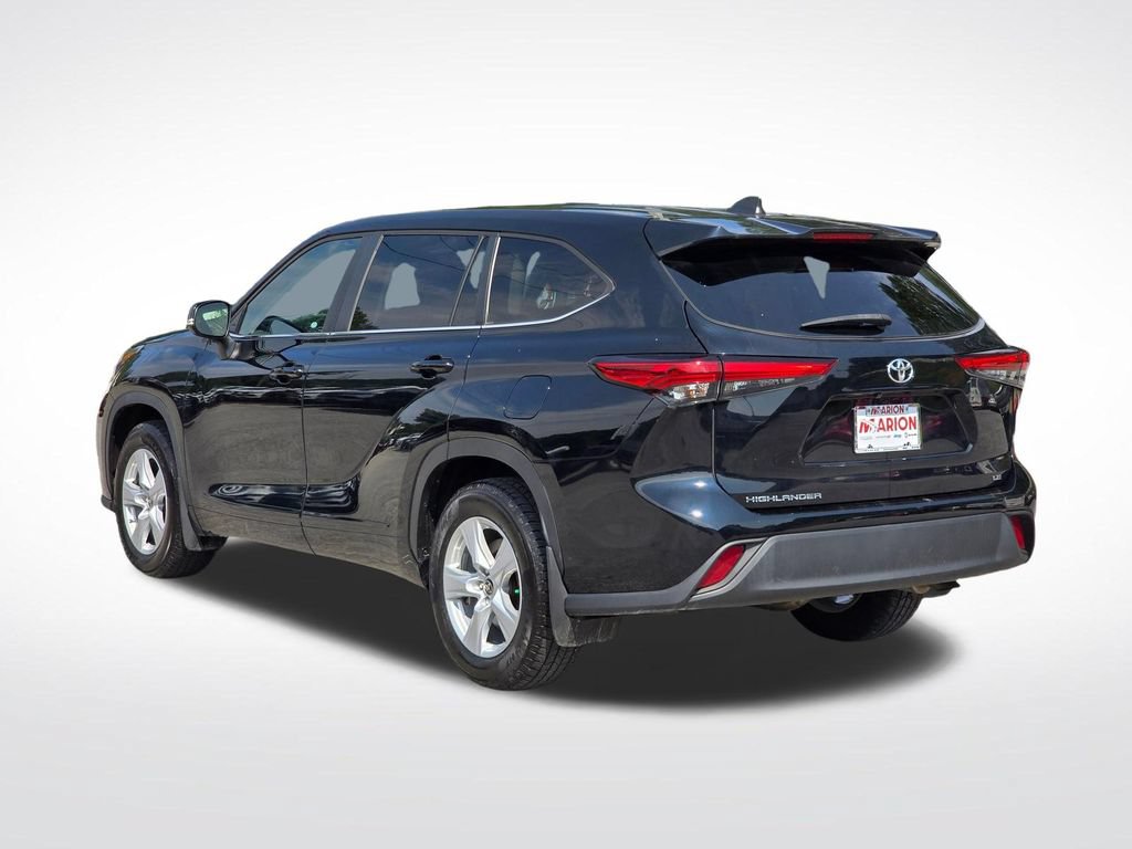 Used 2023 Toyota Highlander LE FWD image 13