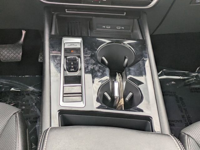 Used 2025 Volkswagen Atlas SE image 16