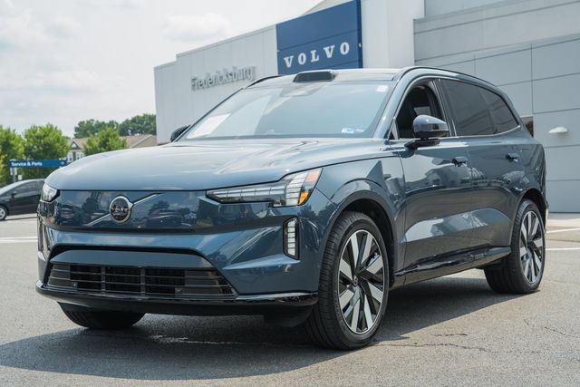 Certified 2025 Volvo EX90 Ultra AWD/4WD image 3