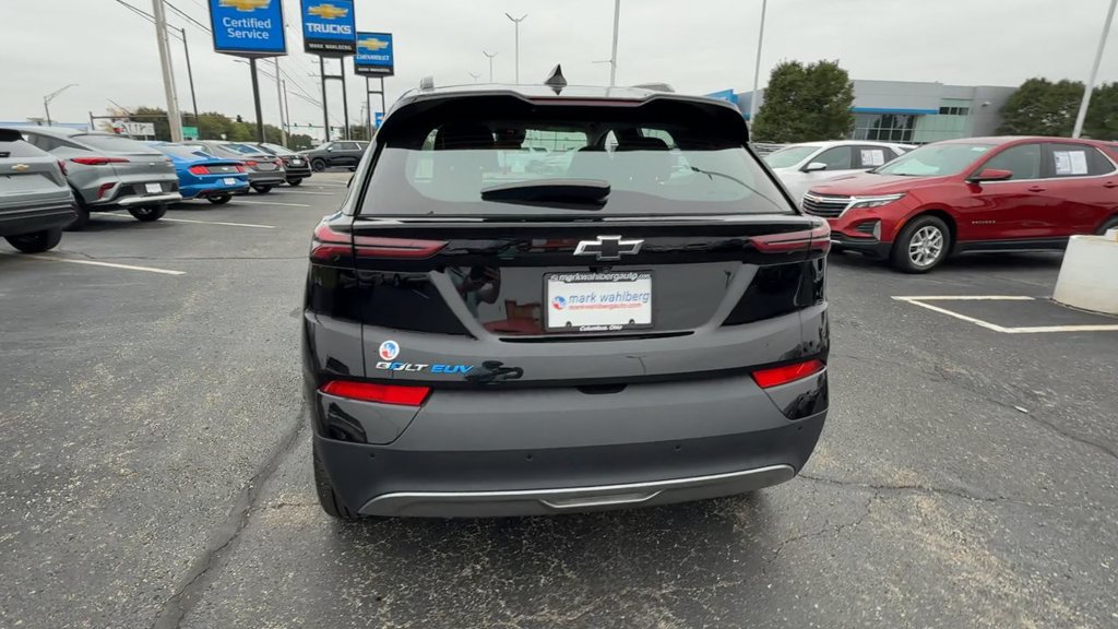 Used 2022 Chevrolet Bolt EUV LT w/ Comfort Package FWD image 7
