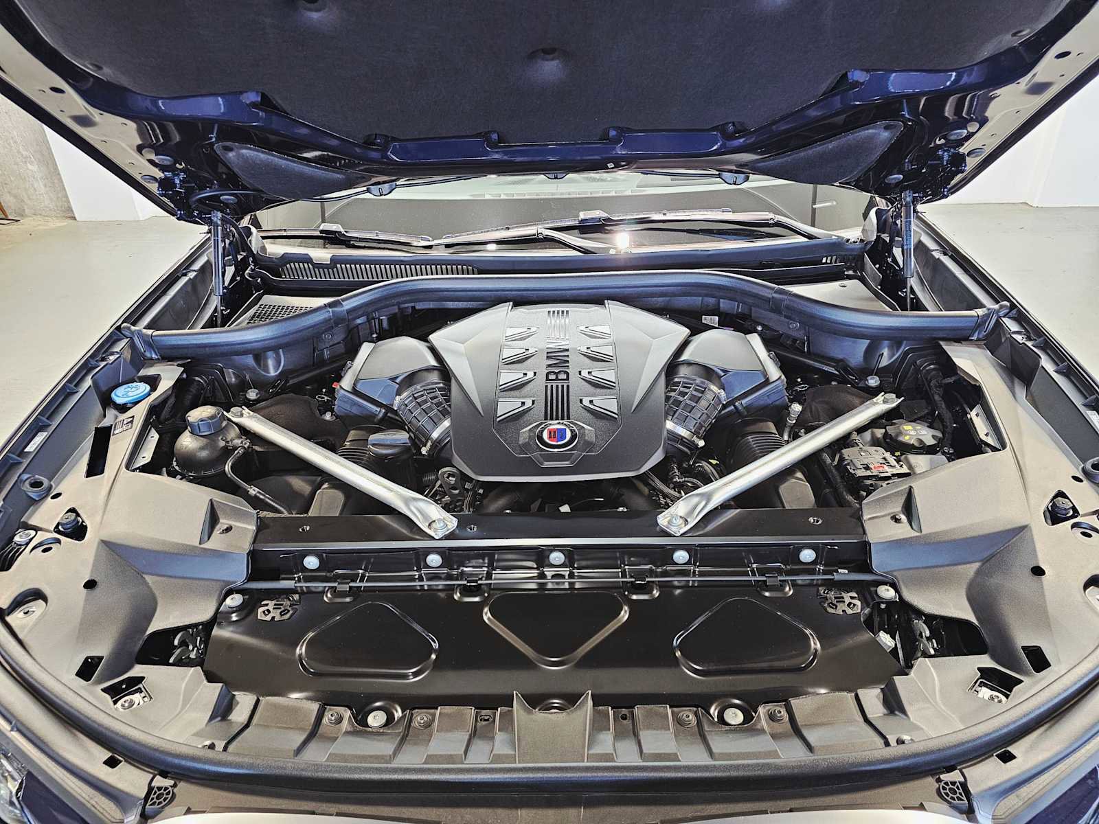 New 2026 BMW ALPINA XB7 image 9