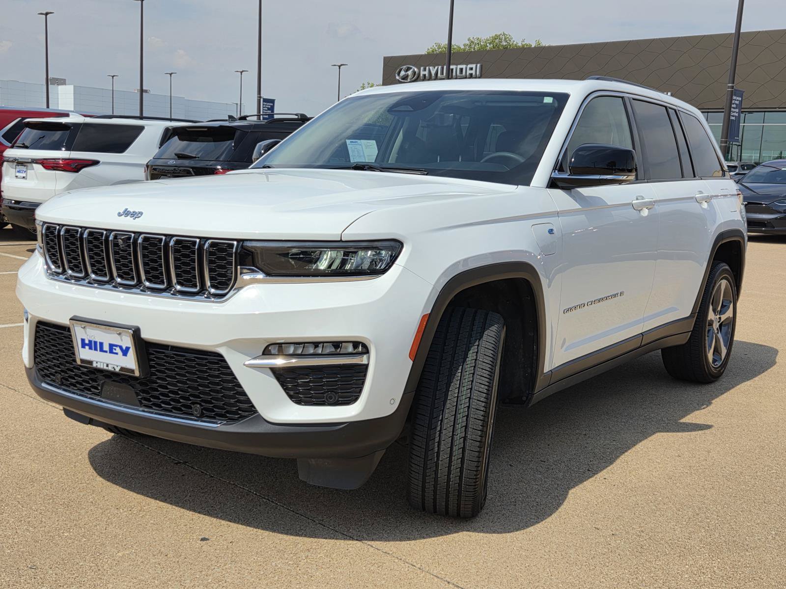 Used 2023 Jeep Grand Cherokee 4WD 4xe w/ Luxury Tech Group II image 2