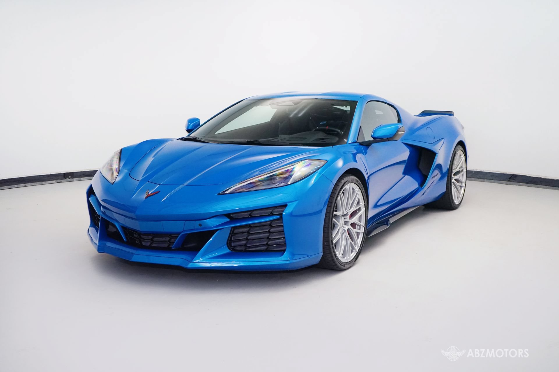 Used 2024 Chevrolet Corvette Z06 RWD image 2