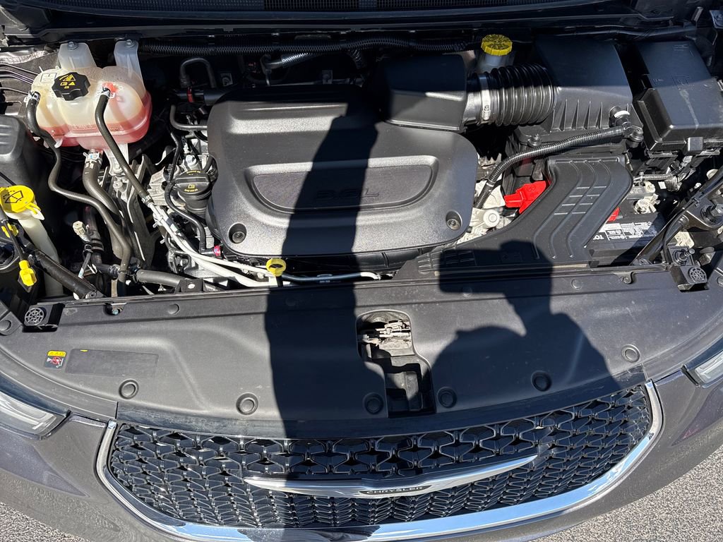 Used 2023 Chrysler Pacifica Touring-L image 25