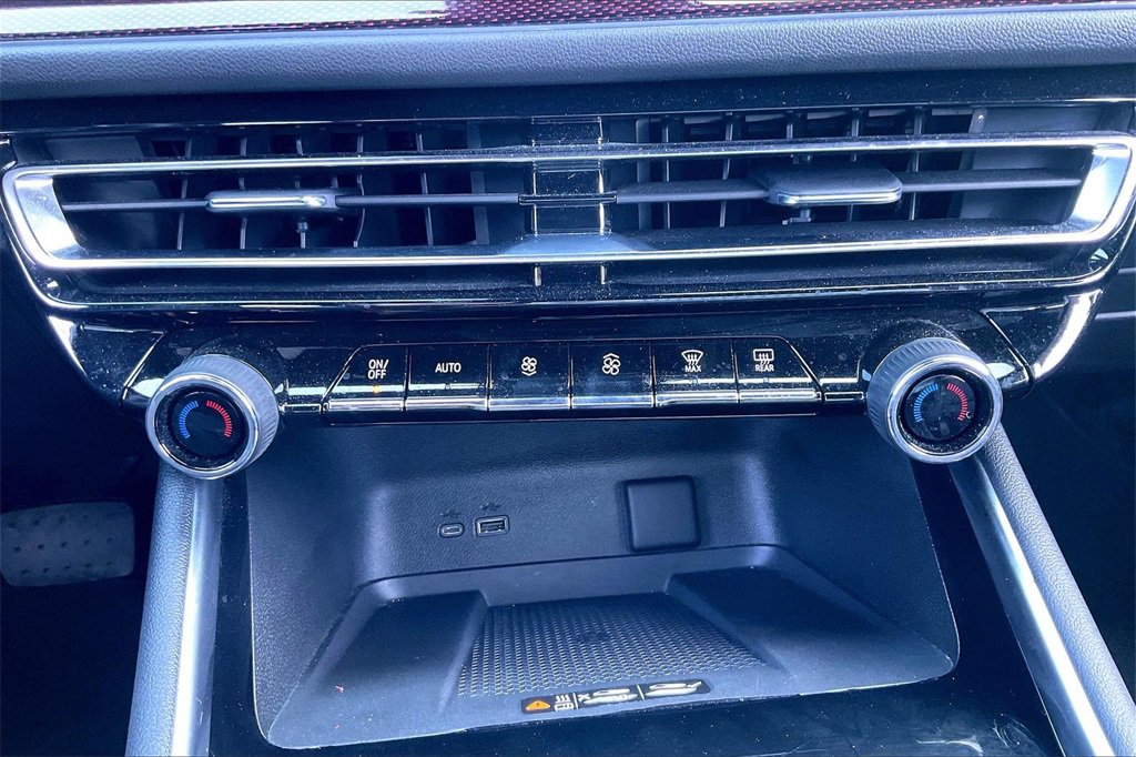 Used 2024 Chevrolet Traverse RS image 32