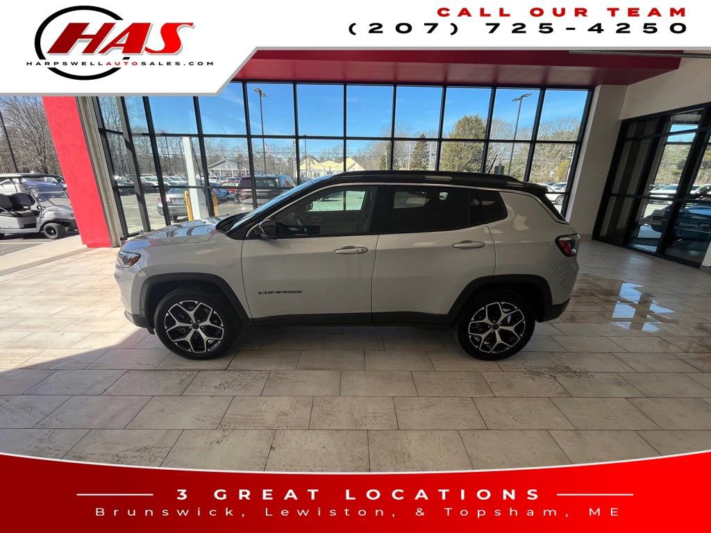 Used 2025 Jeep Compass Limited image 19