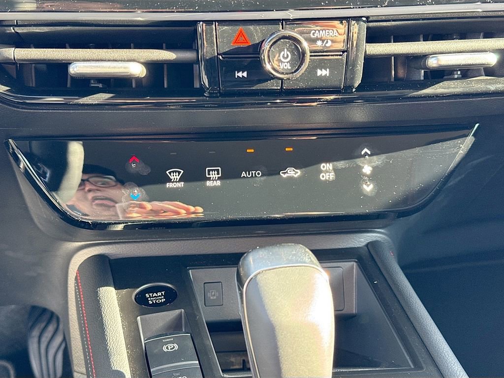 Used 2025 Nissan Kicks SR image 14