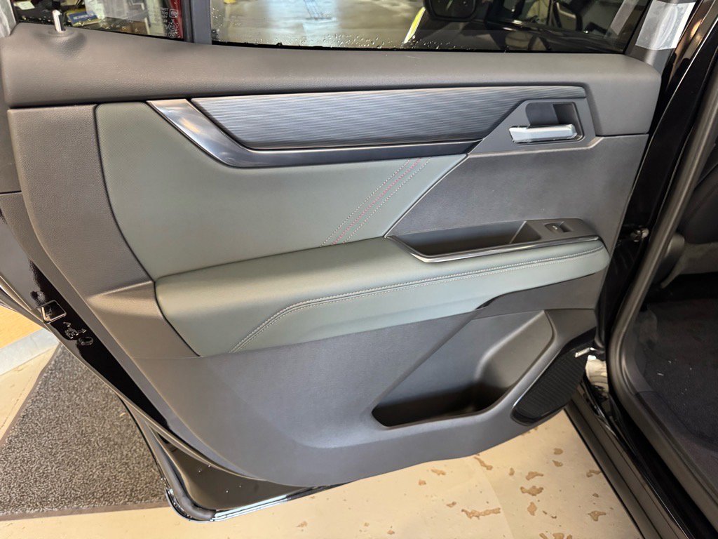 New 2026 GMC Acadia AT4 w/ Luxury Package image 10