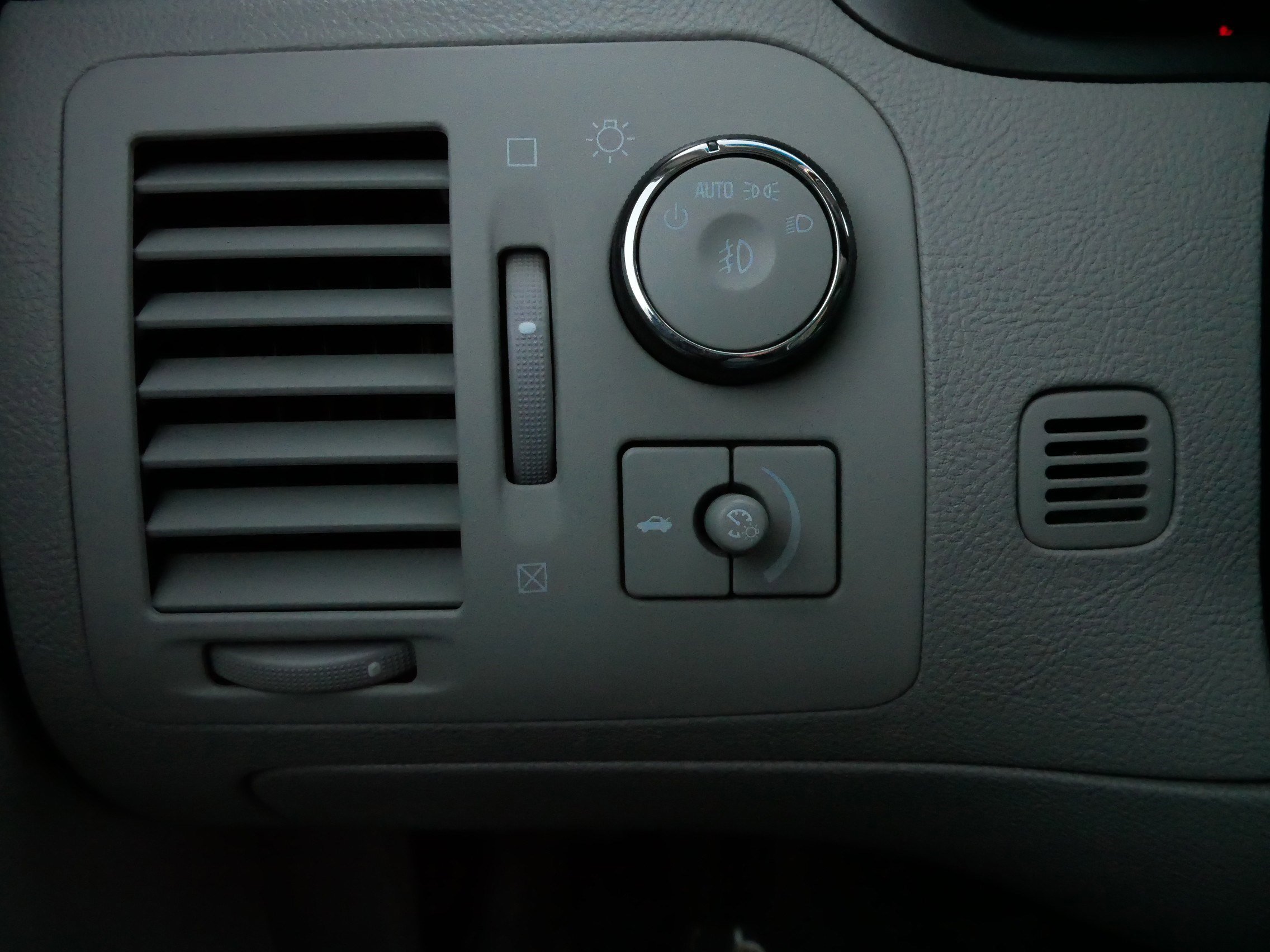 Used 2011 Cadillac DTS Premium image 27