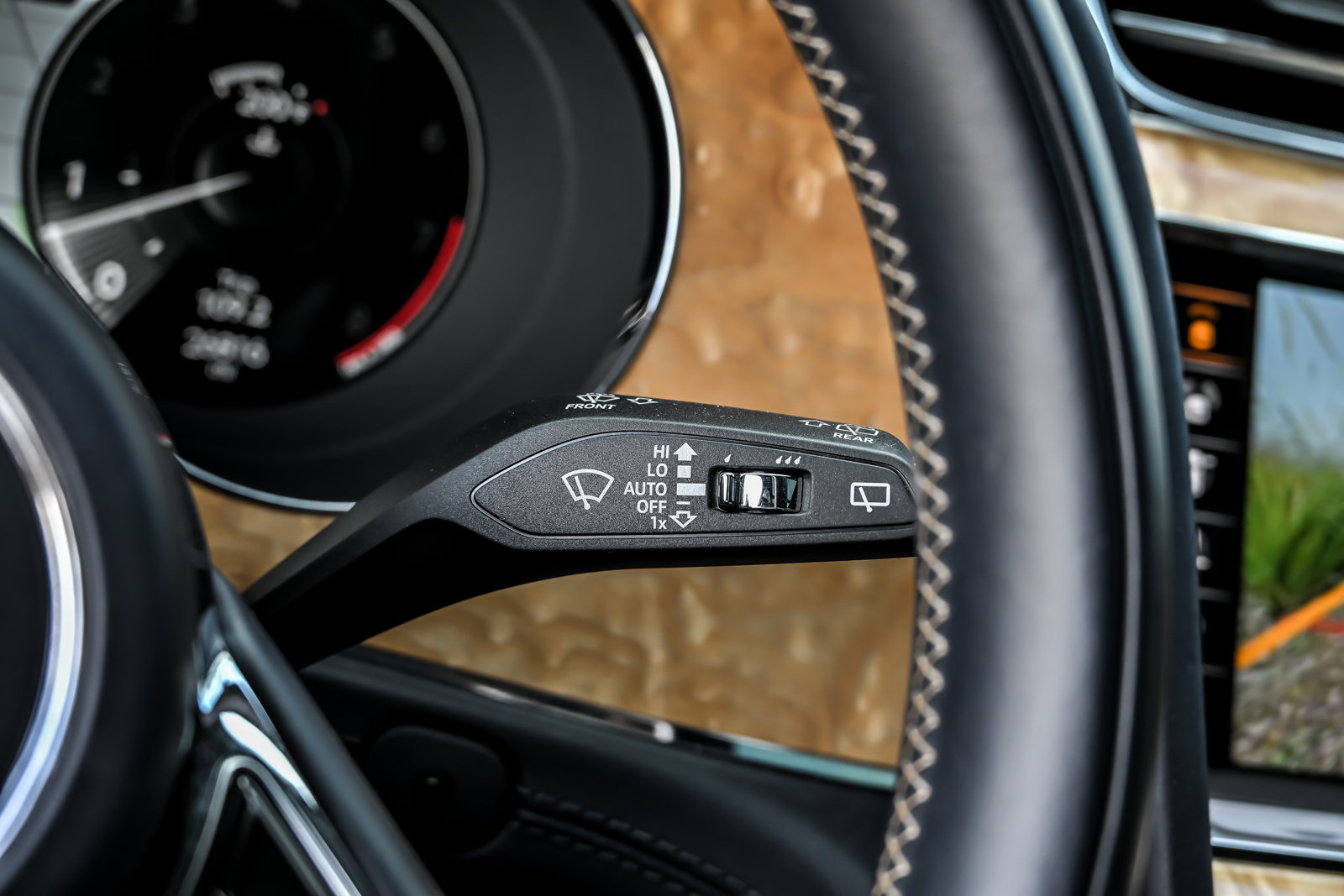 Certified 2023 Bentley Bentayga Extended Wheelbase AWD/4WD image 35