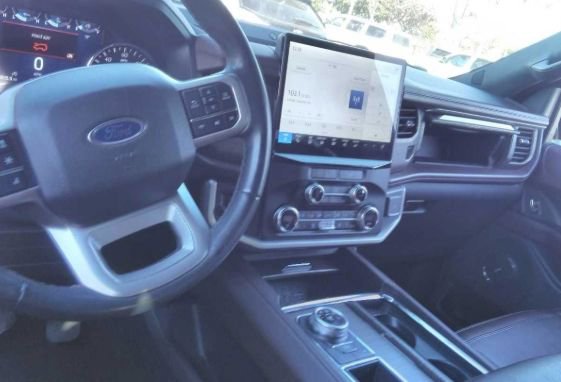 Used 2023 Ford Expedition Limited image 3