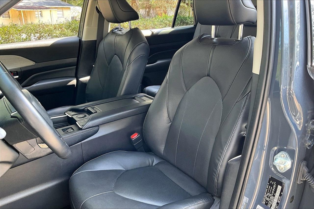 Used 2024 Toyota Grand Highlander Limited image 18