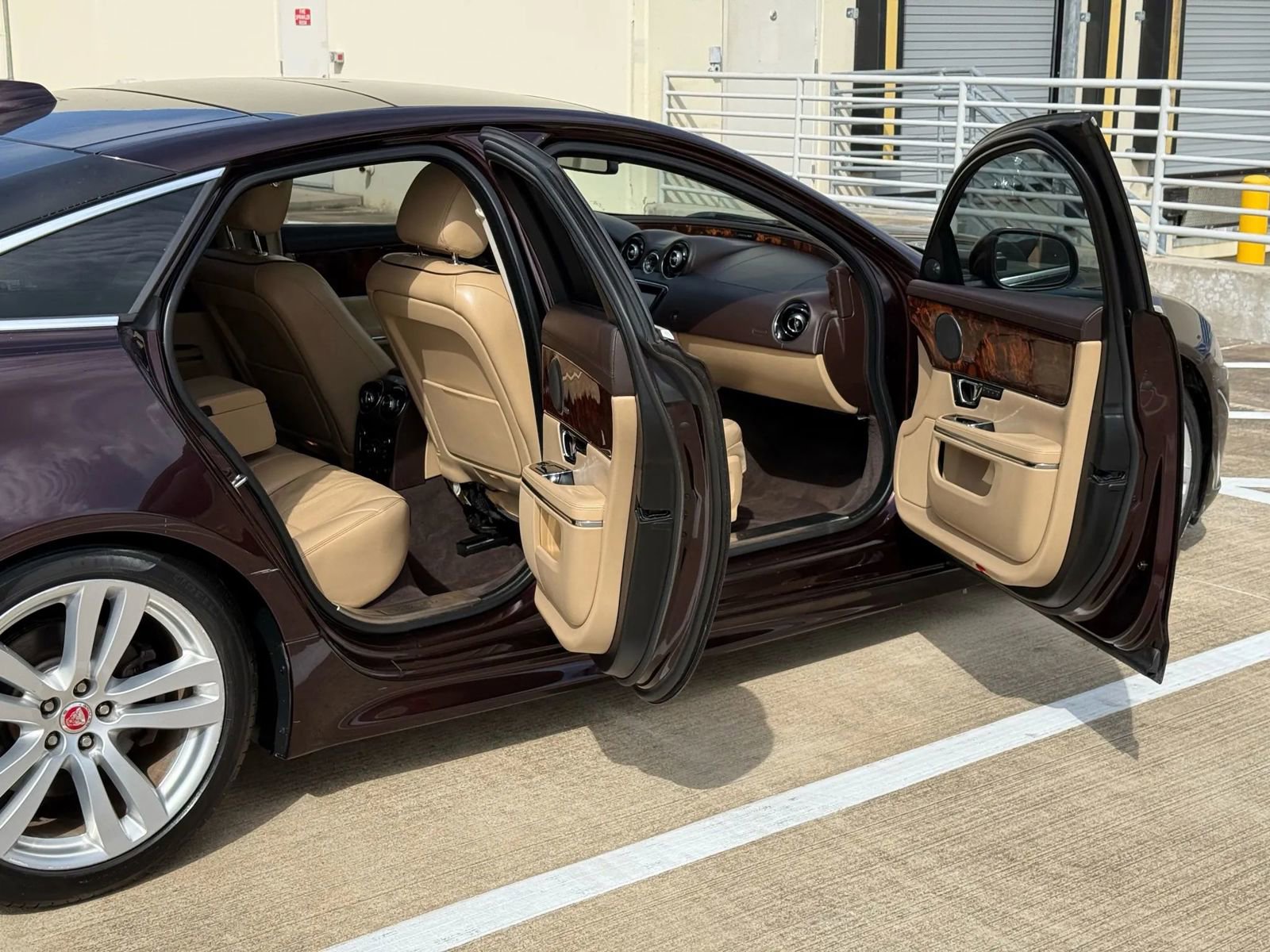 Used 2016 Jaguar XJ R-Sport image 18