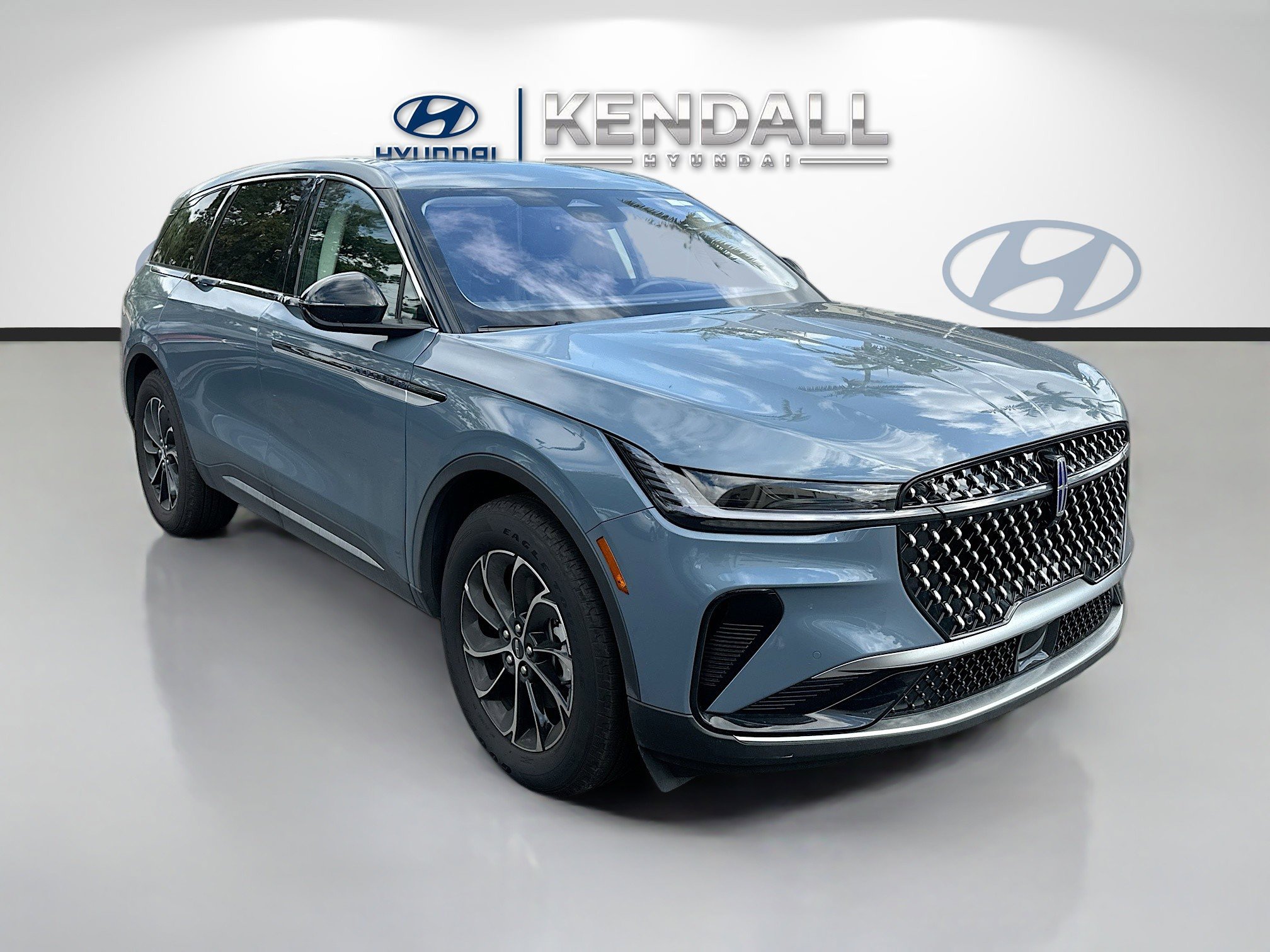 Used 2025 Lincoln Nautilus Premier image 1