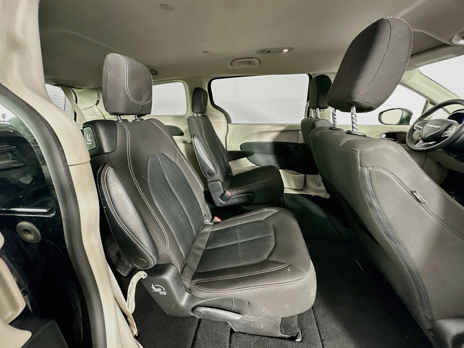 Used 2023 Chrysler Voyager LX FWD image 27