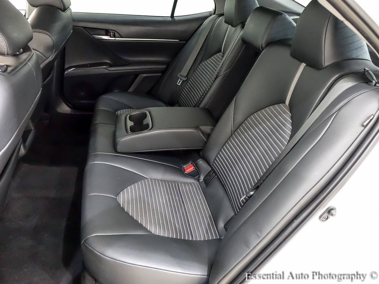 Used 2021 Toyota Camry SE FWD image 16