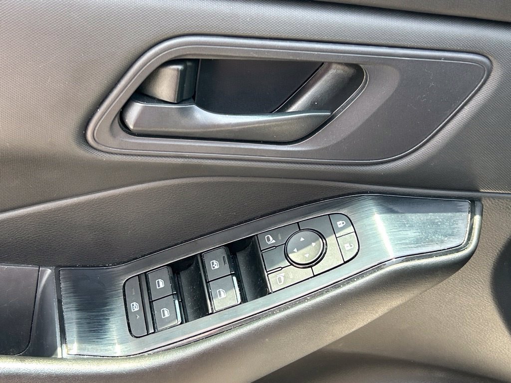 Certified 2024 Nissan Rogue S FWD image 19