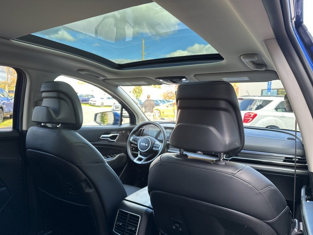 Used 2025 Kia Sportage EX w/ Premium Package image 17
