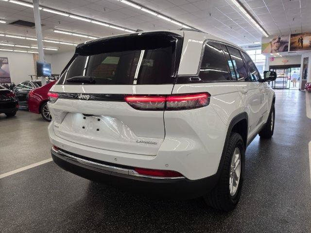 Used 2024 Jeep Grand Cherokee Laredo w/ Luxury Tech Group I AWD/4WD image 5