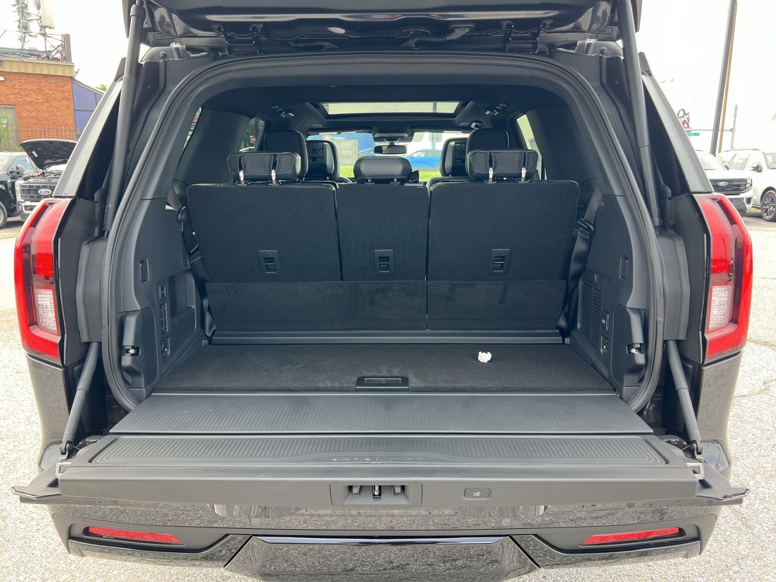 New 2027 Ford Expedition Platinum w/ Stealth Appearance Package AWD/4WD image 27