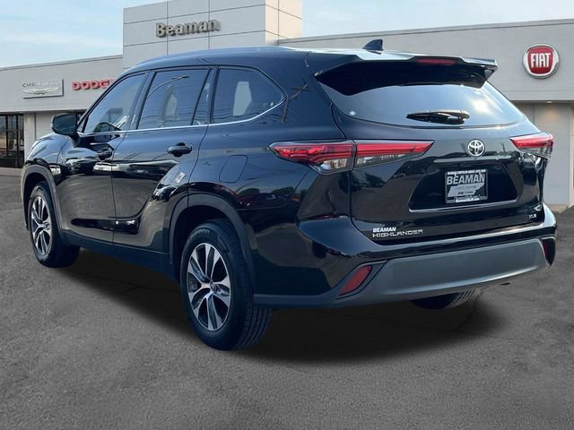 Used 2022 Toyota Highlander XLE FWD image 5