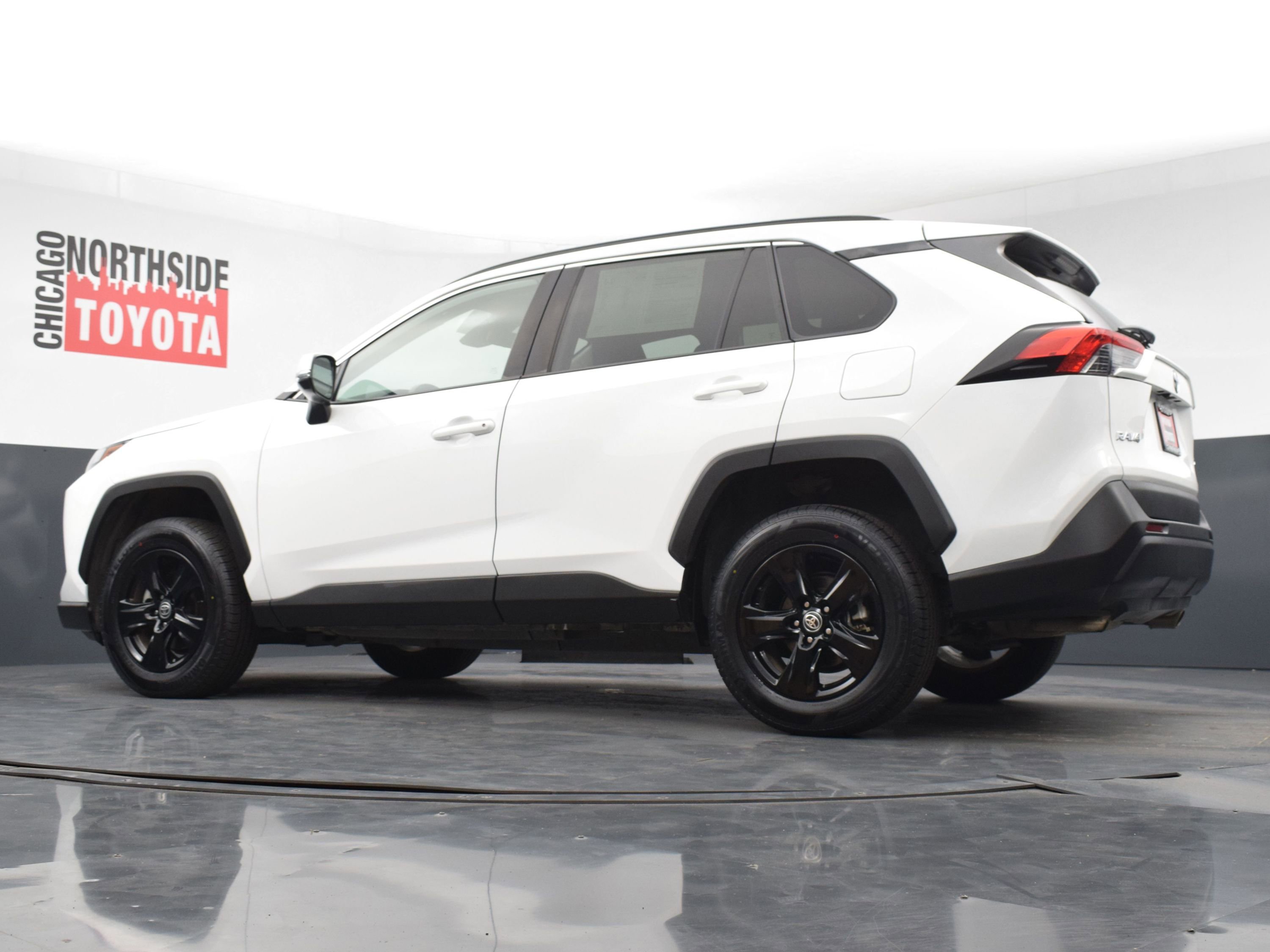 Used 2022 Toyota RAV4 XLE FWD image 25