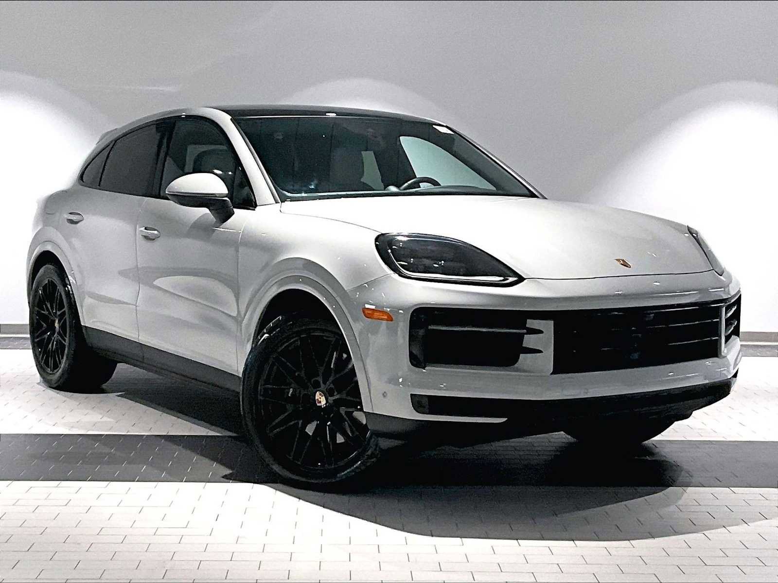 Used 2025 Porsche Cayenne Coupe image 12