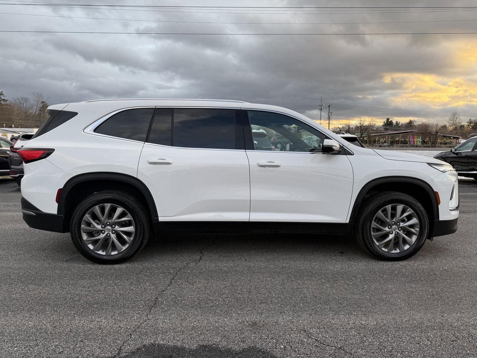 Certified 2025 Buick Enclave Preferred w/ Power Package image 4