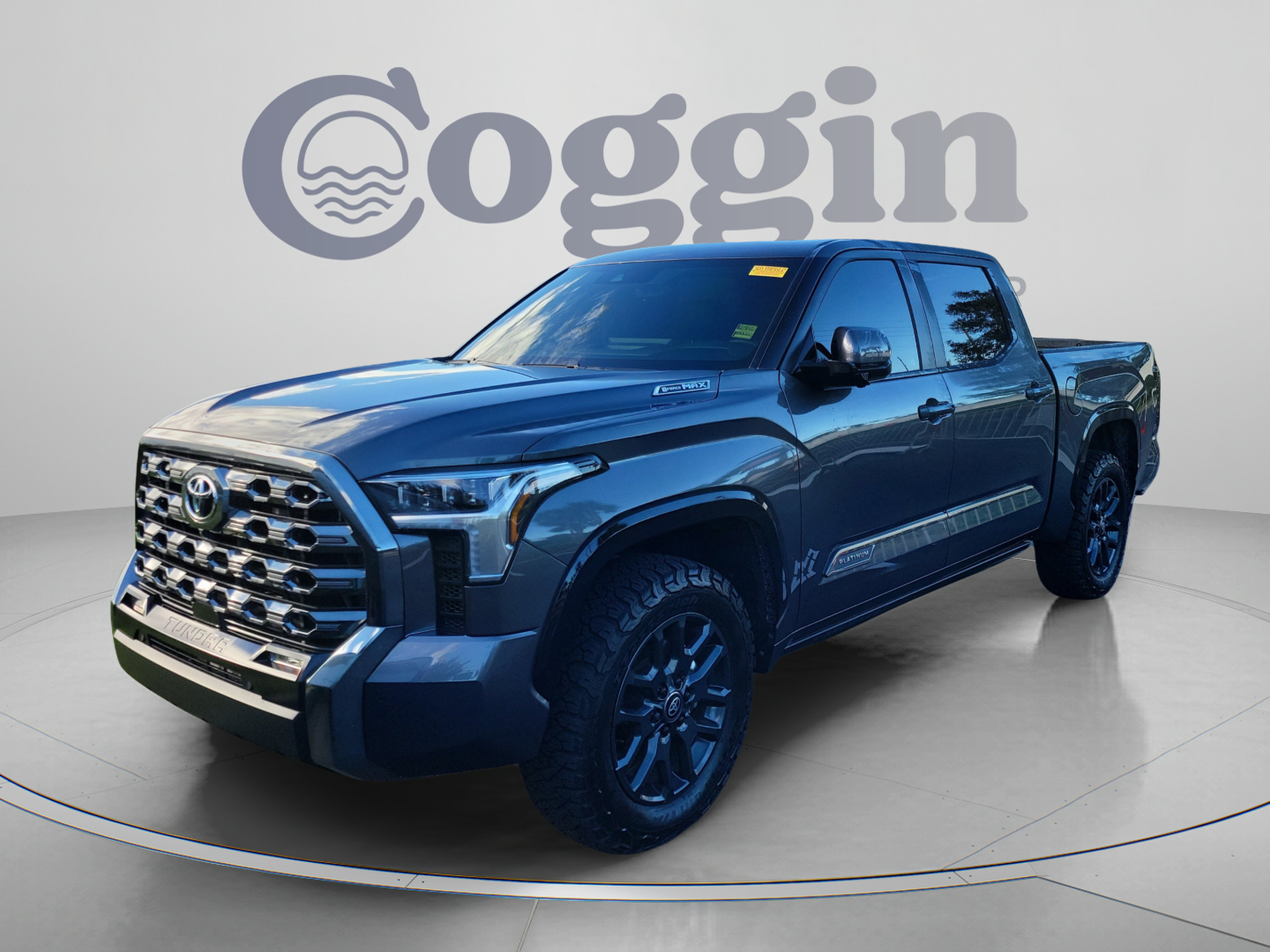 Used 2025 Toyota Tundra Platinum AWD/4WD image 2
