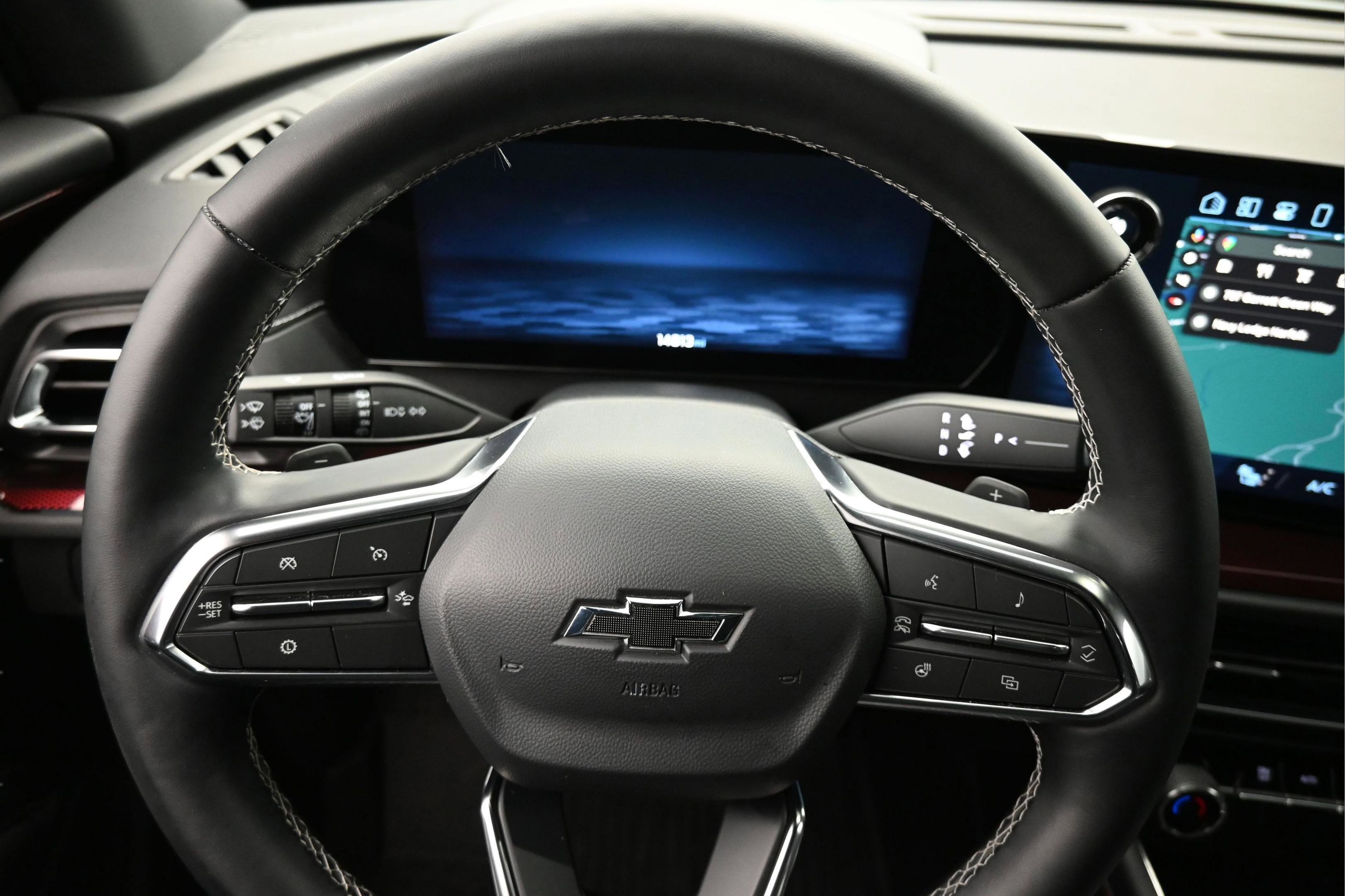 Used 2025 Chevrolet Traverse Z71 image 16