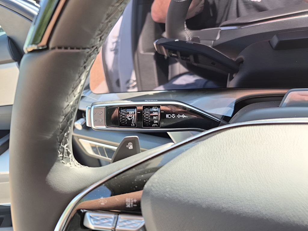 New 2026 Cadillac Vistiq Luxury AWD/4WD image 37