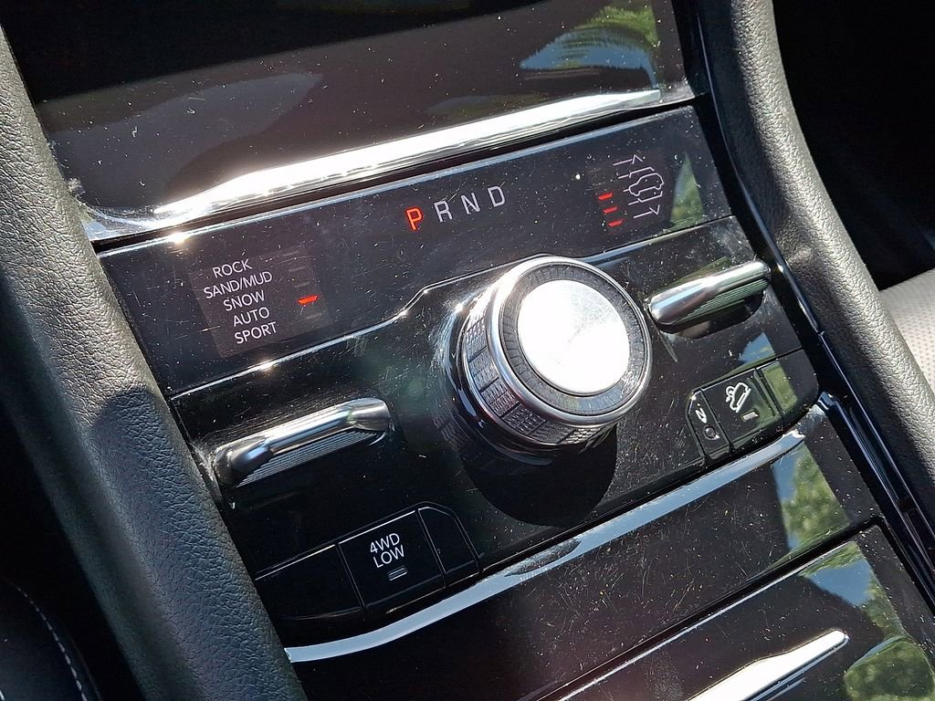 Certified 2023 Jeep Grand Cherokee Overland w/ Luxury Tech Group IV AWD/4WD image 15