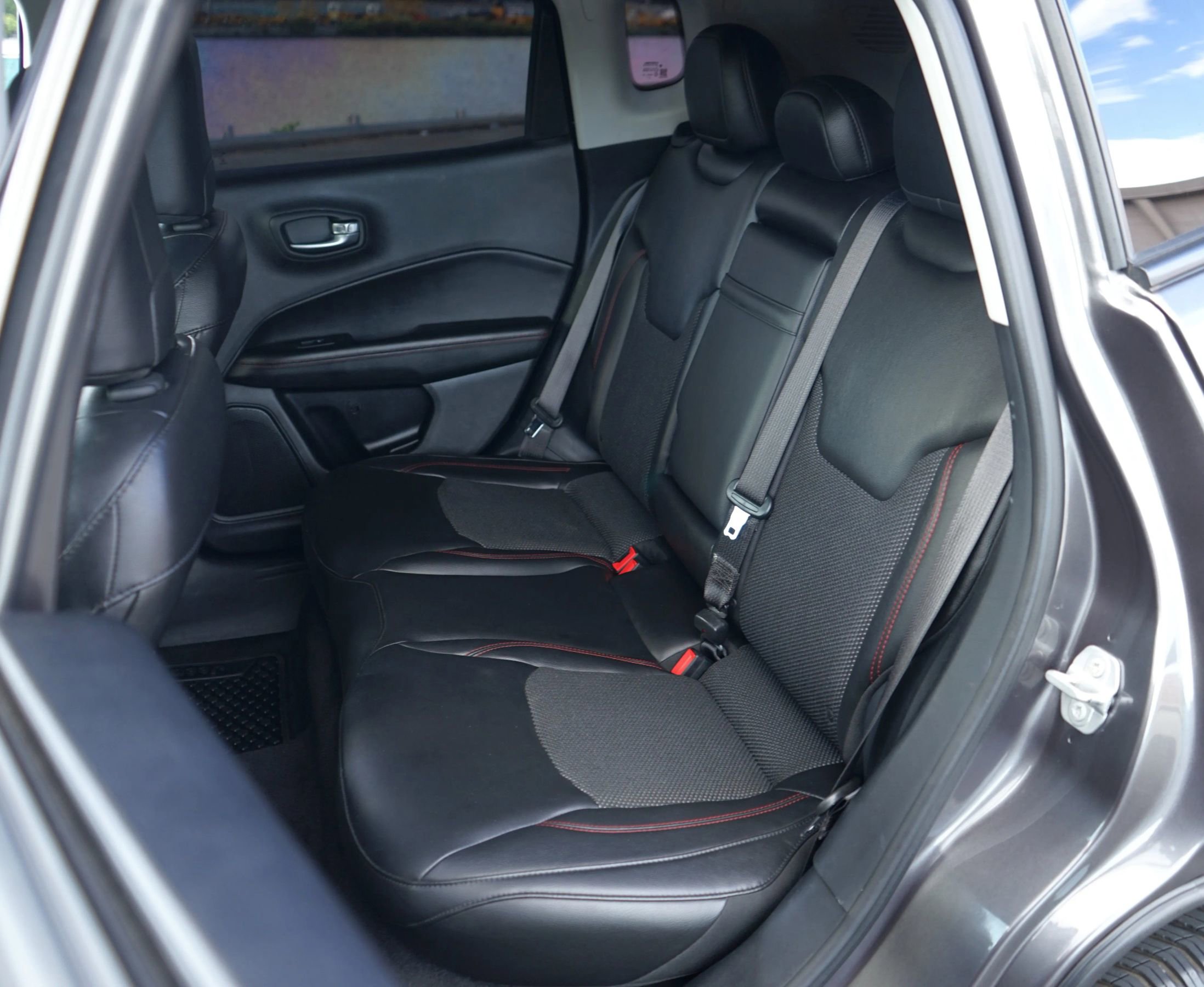 Used 2018 Jeep Compass Trailhawk image 34