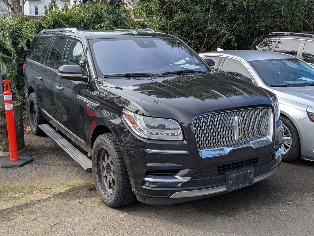 Used 2019 Lincoln Navigator L Reserve image 3